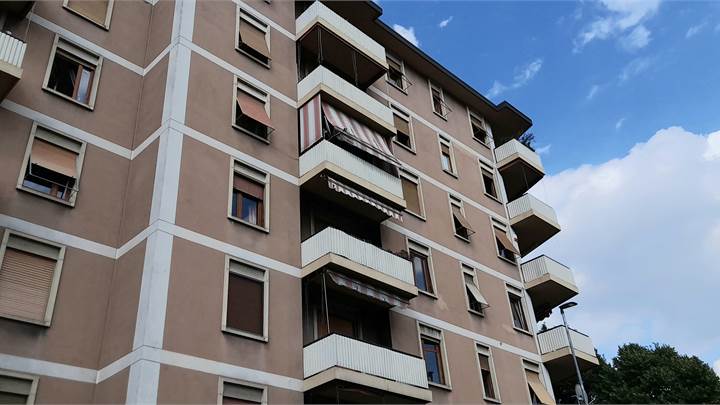 TRILOCALE RISTRUTTURATO     ZONA CENTRALE STAZIONE