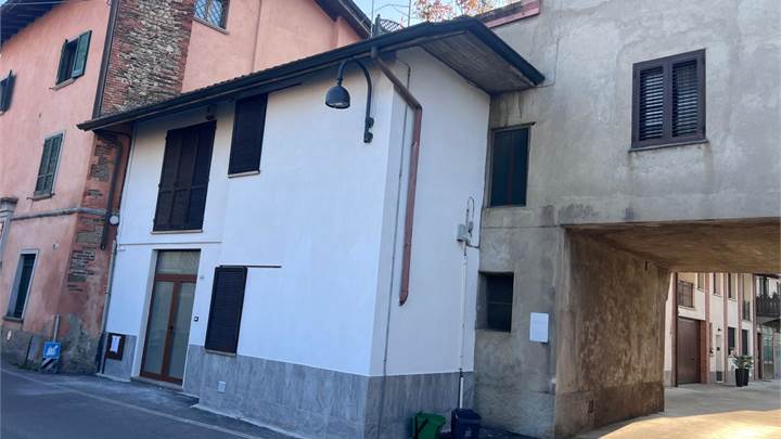 CASA INDIPENDENTE NUOVA RISTRUTTURATA + BOX  OSIO SOTTO