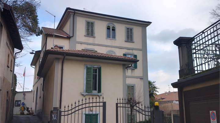 VILLA D' EPOCA CON GIARDINO PONTE SAN PIETRO CENTRALE  