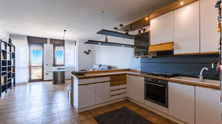 TRILOCALE ATTICO+ BOX DOPPIO ZONA SERIATE/CELADINA ESSELUNGA