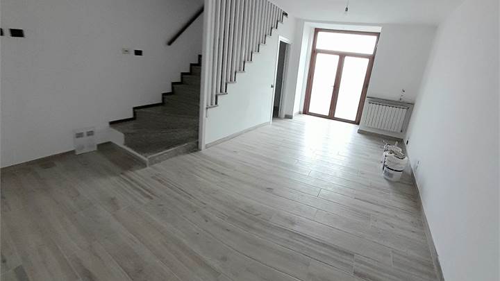 CASA INDIPENDENTE NUOVA RISTRUTTURATA + BOX  OSIO SOTTO